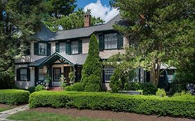 Pinecrest Bed & Breakfast