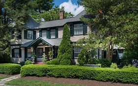 Pinecrest Bed & Breakfast